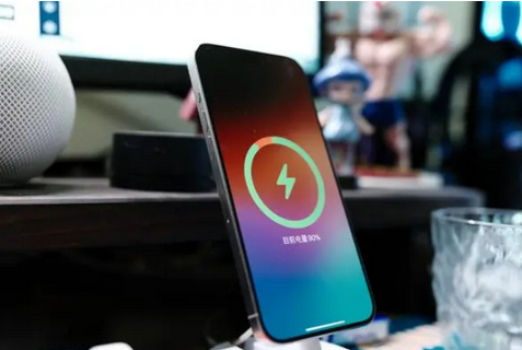 元氏苹果15换屏服务分享用什么充电器给iPhone15充电更好 
